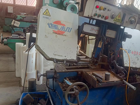 切泥機(jī)生產(chǎn)車間